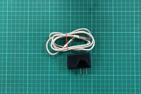 20251027_r552_充電器86997AF2-4201-0225-D9C4-234AFED0FB29.jpg